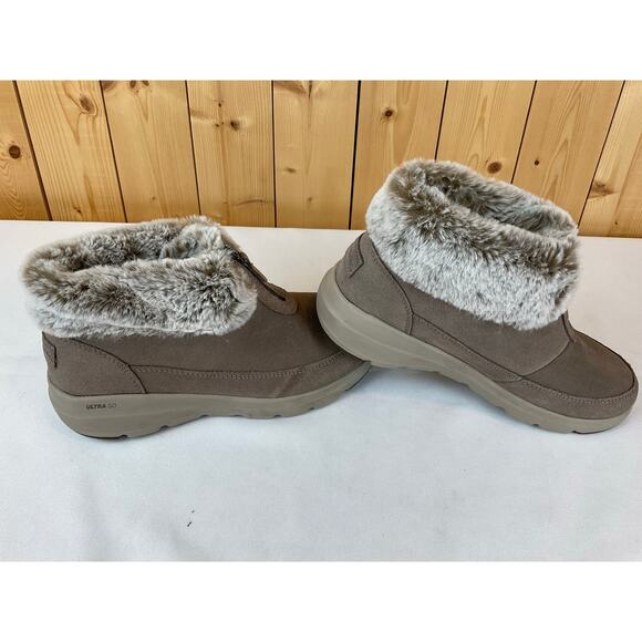 Sketchers Women's On-The-Go Glacial Ultra-Sweet Vibes Ankle Boot - Picture 1 of 6